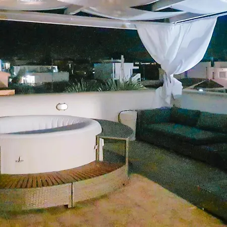 Lovely In With Jacuzzi Holiday home *