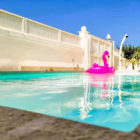 Lovely In With Jacuzzi Holiday home *